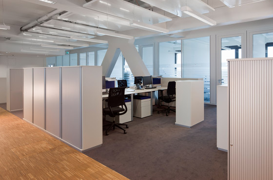 Medienbrücke | Manufacturer references | Carpet Concept