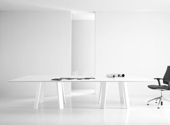Mahia Meeting | Objekttische | Famo