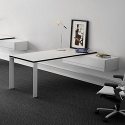 UM Operative | Desks | Famo