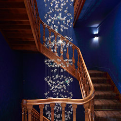 Flower Bespoke Staircase | Lámparas de araña | Windfall