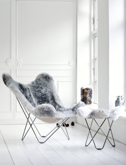 Iceland Flying Goose Wild Black Chrome Frame | Taburetes | Cuero Design