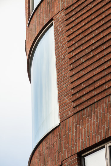 Prima | RT 484 Umbra with flicker | Ceramic bricks | Randers Tegl