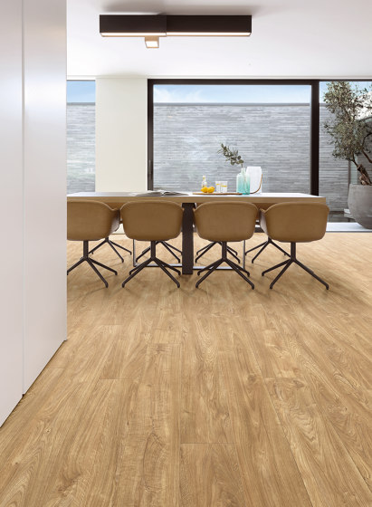 Moduleo 55 Woods | Chester Oak 24229 | Synthetic panels | IVC Commercial