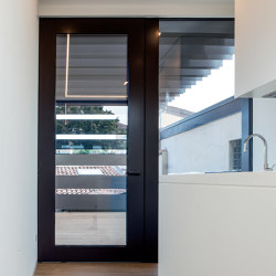 Nova | The pivoting safety door with glass elements that allows creating entrances of any size. | High security doors | Oikos Venezia – Architetture d’ingresso