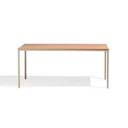 Helsinki | table | Esstische | Desalto