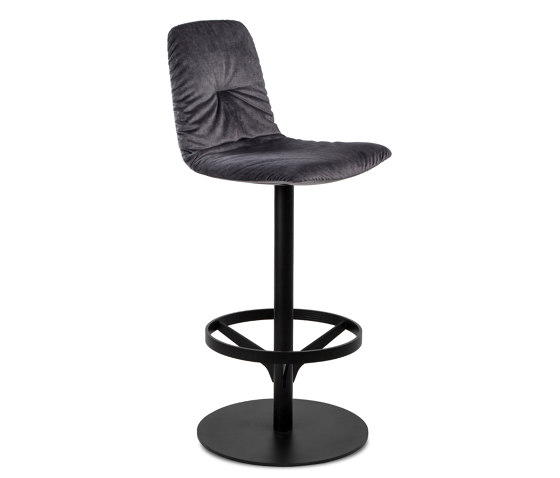 Leya | Counter Chair with central leg | Sedie bancone | FREIFRAU MANUFAKTUR